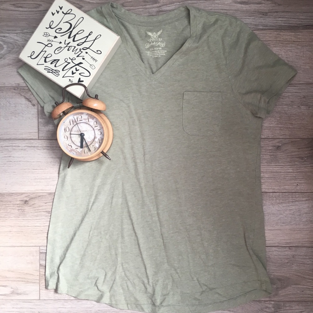 Green pocket tee